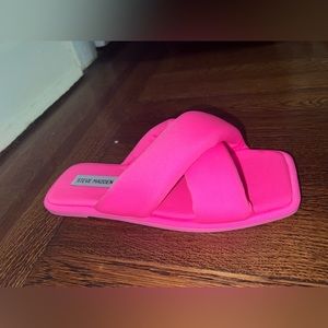 *NEVER WORN* Steve Madden Hot pink sandals